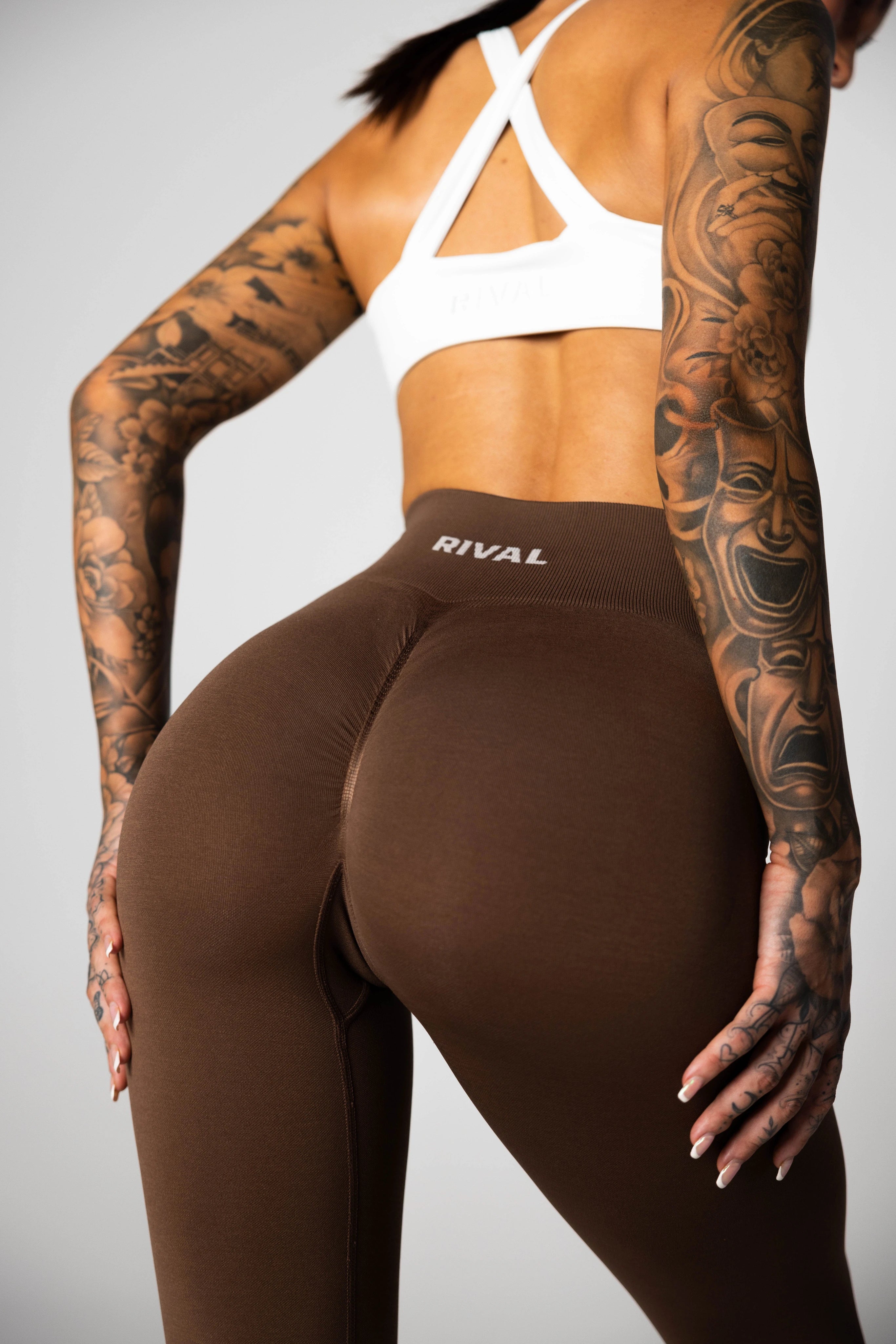 'ICON' SEAMLESS SCRUNCH LEGGINGS - COCOA **FREE GIFT**